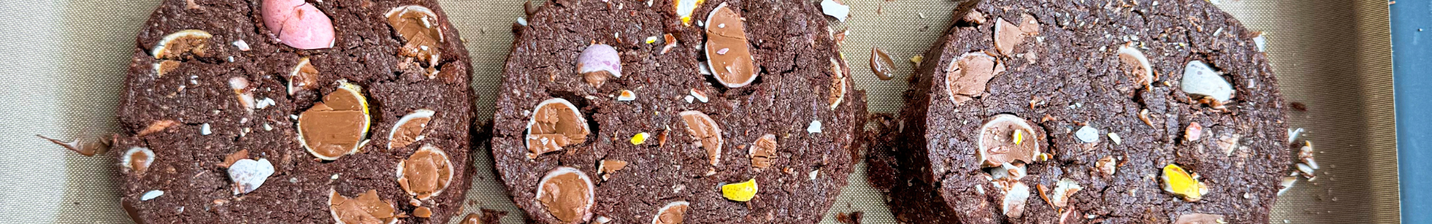 Cookies aux œufs de Pâques au chocolat noir