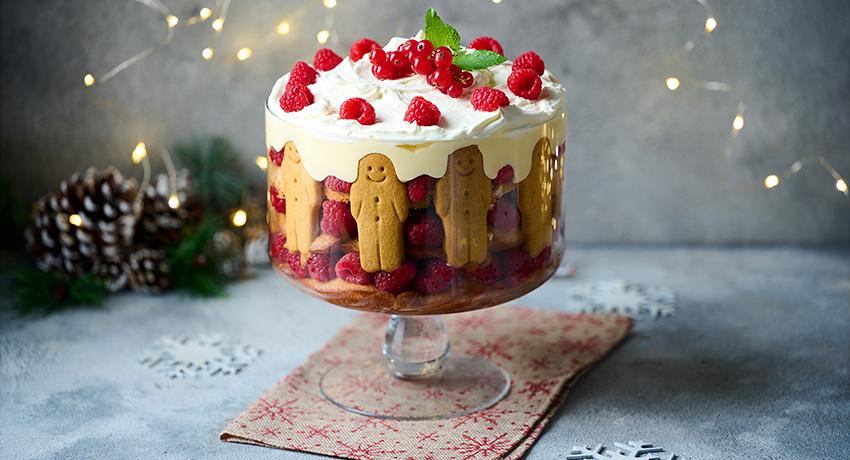 Trifle cake garni de bonhommes en pain d'épices