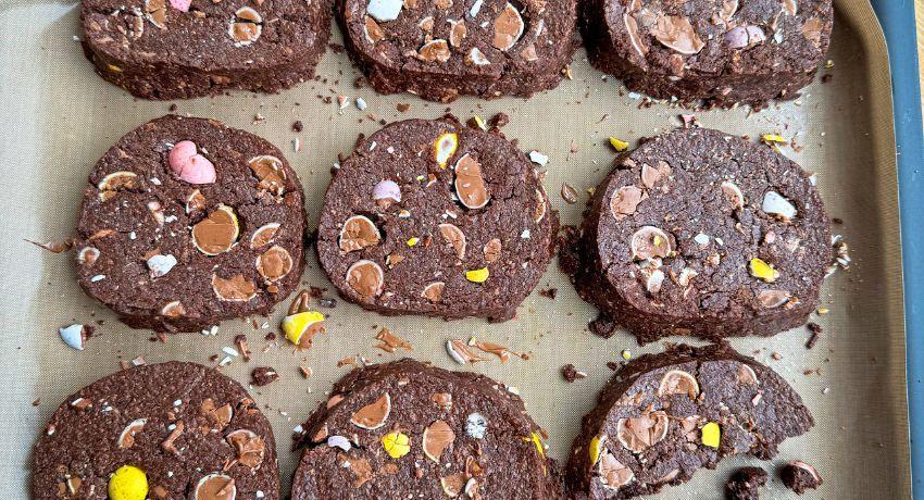 Cookies aux œufs de Pâques au chocolat noir