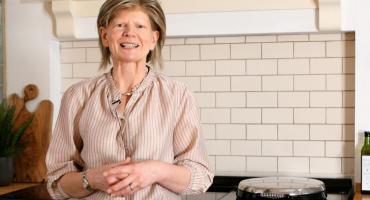 Naomi Hansell giving a Test Drive of the AGA eR7i Cooker